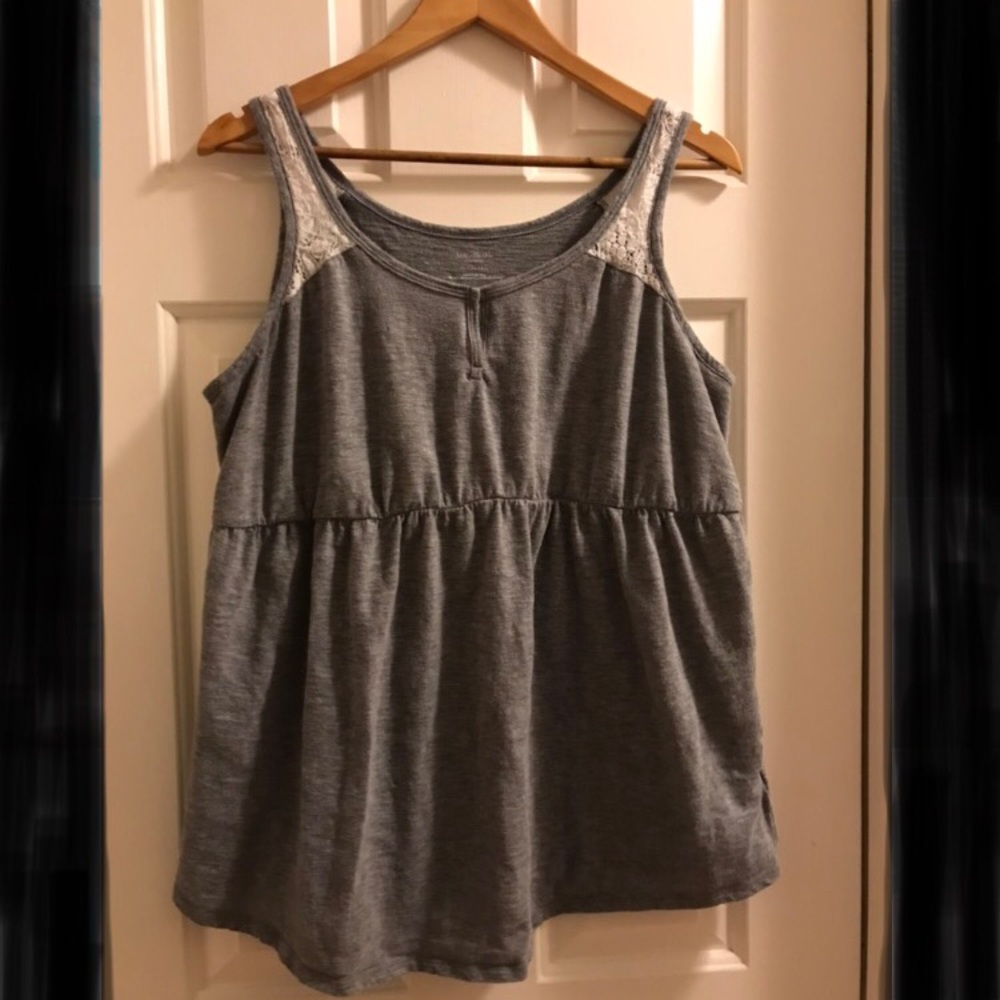 3/$15 Motherhood maternity grey tank w lace detail